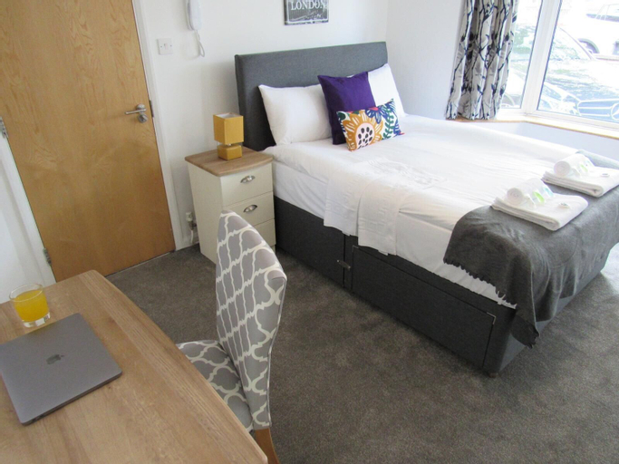 Bedroom 3, The Cambridge Suites -Tas Accommodations, Cambridgeshire