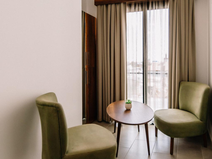 Others 4, Cezar's Airport Hotel