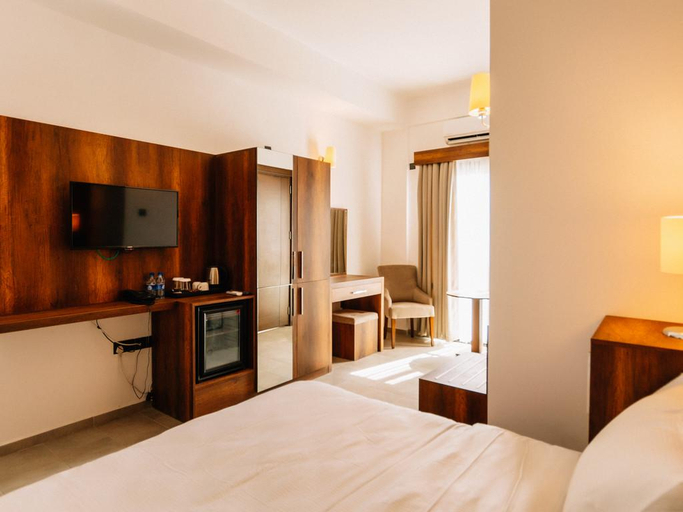 Others 5, Cezar's Airport Hotel