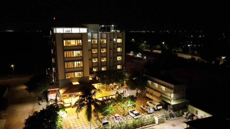 Exterior & Views