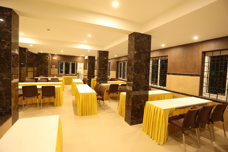 Food & Drinks 5, Minas Manor, Tiruchirappalli