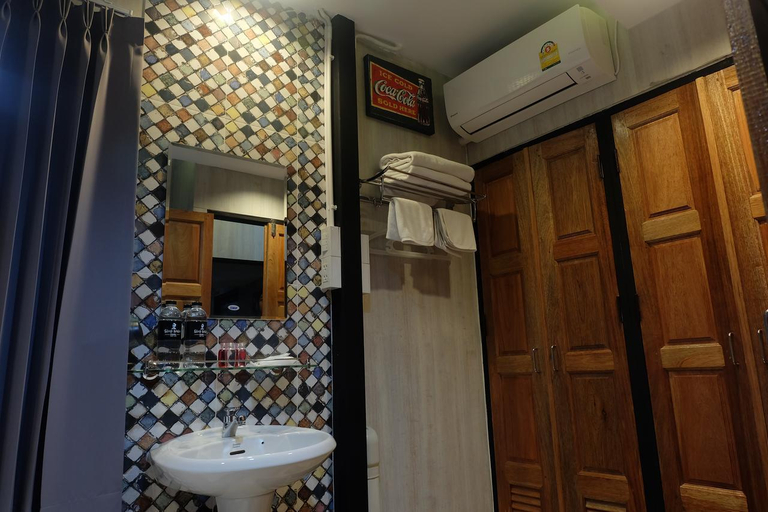 Bathroom 4, Sleep Walker Poshtel, Muang Chiang Mai