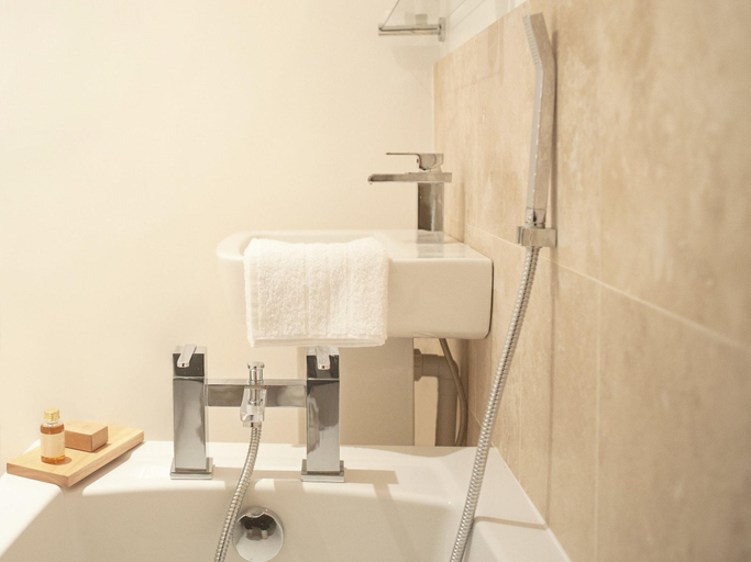 Bathroom 3, Marischal Apartments, Aberdeen