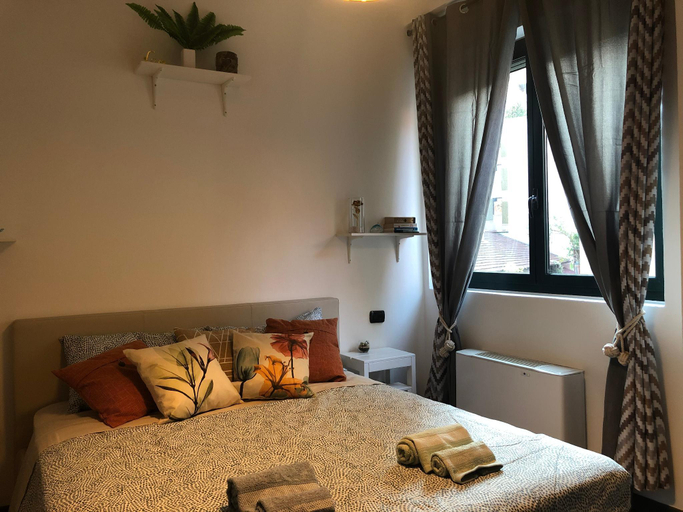 Bedroom 2, Charming Elise- apartment close to Central Station, Milano