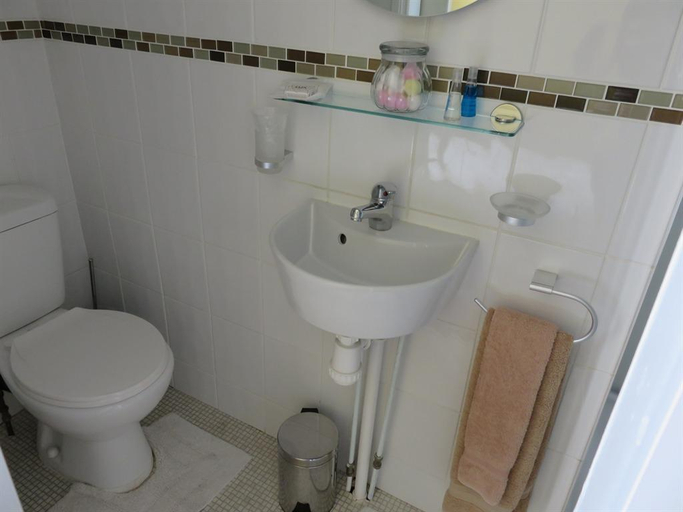 Bathroom 3, Oakwell Guest House, East Riding of Yorkshire