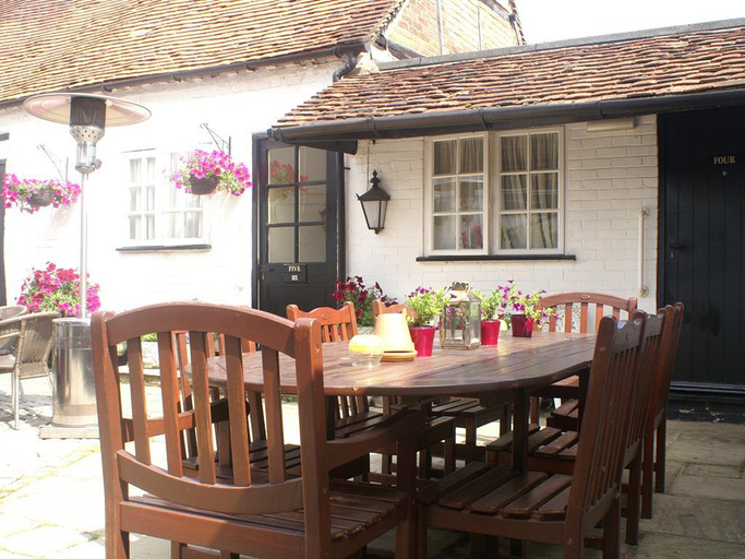 Others 4, The Saracens Head, Buckinghamshire