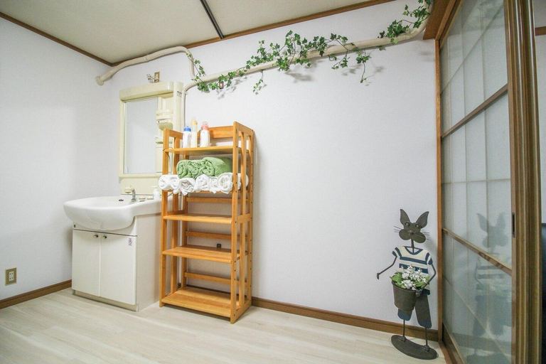 Bathroom 2, Apollo Juso, Osaka