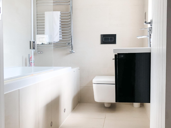 Bathroom 3, Windsor Mews by Stay Focused SA, Slough