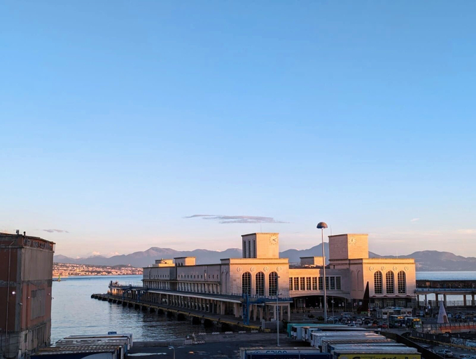 Exterior & Views 2, Port View House, Napoli