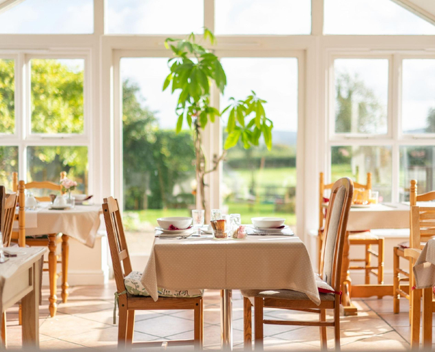 Food & Drinks 2, The Place To Stay, Somerset
