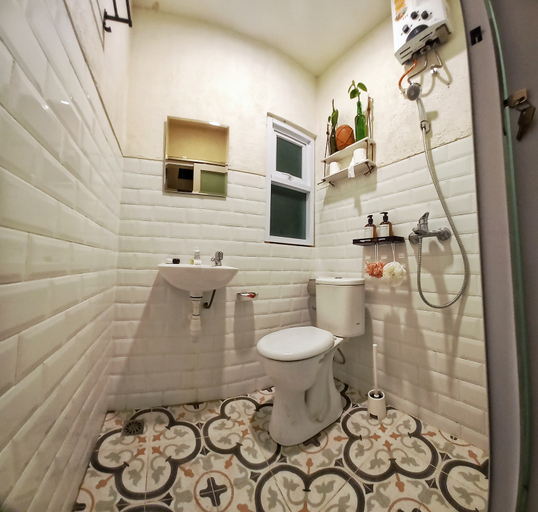 Bathroom 5, Illustration Poetry Guest House, Bandung