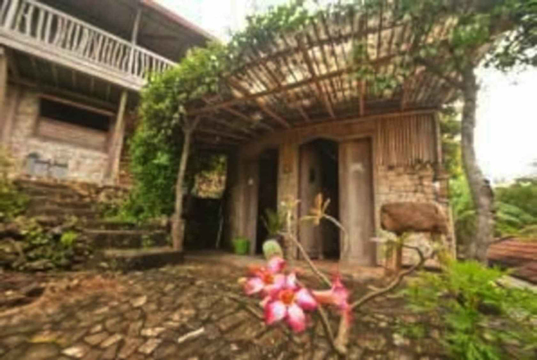 Exterior & Views 4