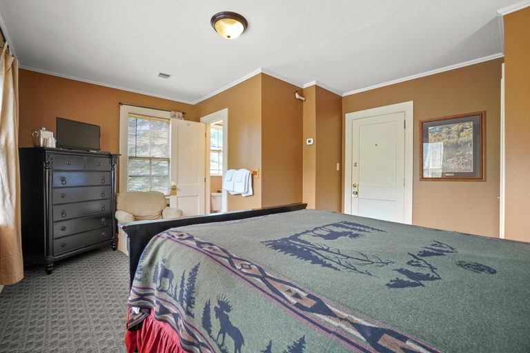 Others 4, The Whitney's Inn at Jackson, Carroll