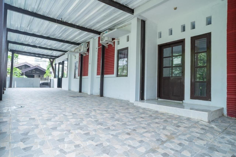Exterior & Views 2, RedDoorz Plus near ITC Cempaka Mas 2, North Jakarta