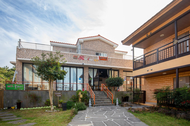 Others 4, Red Clay Pension, Jeju