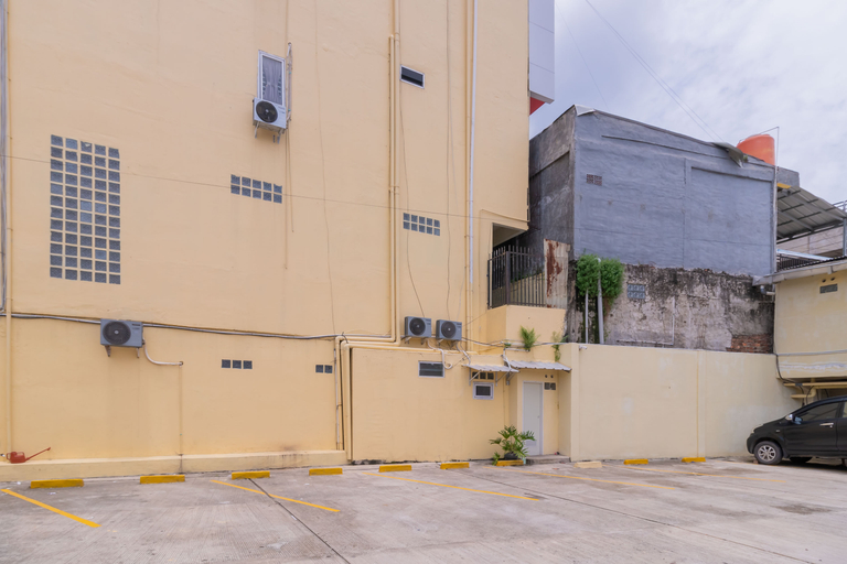 Exterior & Views 2, RedDoorz @ Jalan Kolonel Haji Burlian Palembang 2, Palembang