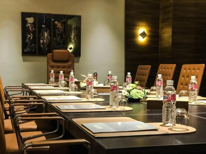 Food & Drinks 5, RADISSON BLU HOTEL & CONVENTION CENTER, Bab Bhar