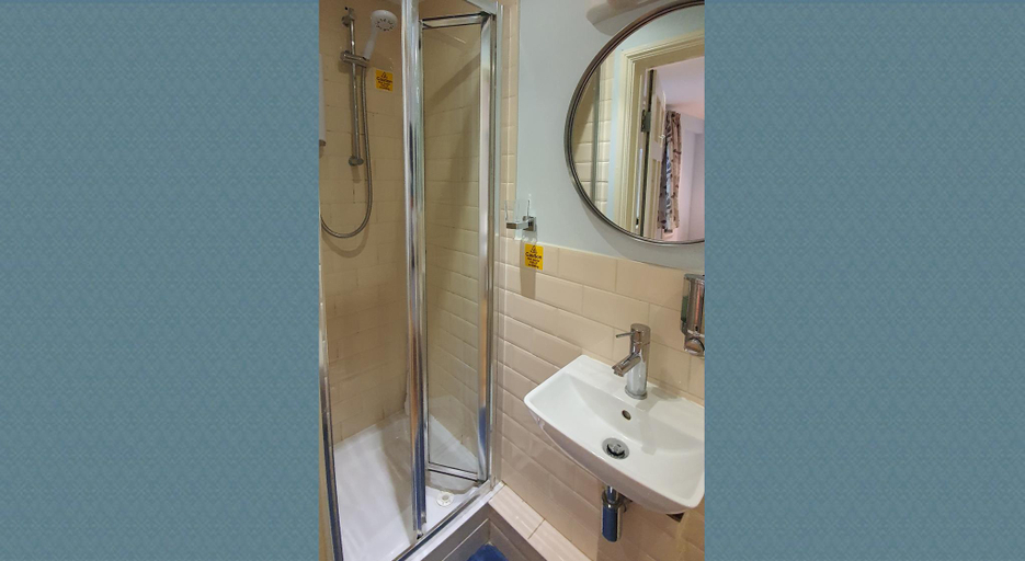 Bathroom 3, Churchill Guest House, Brighton and Hove