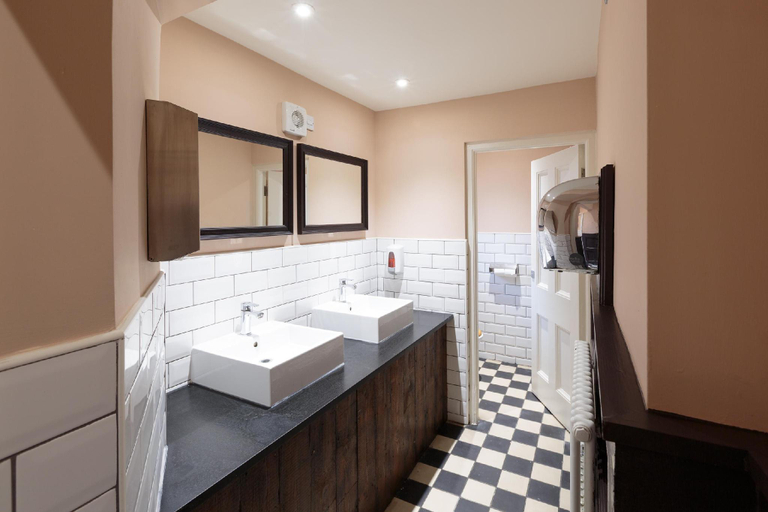 Bathroom 3, The Crabtree Inn, West Sussex