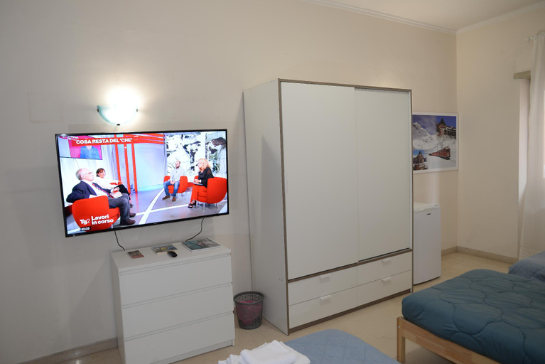 Bedroom 2, Emilios Home Entire Apartament up to 7 people, Roma