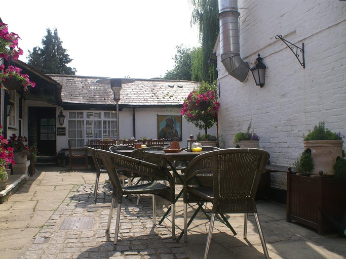 Others 5, The Saracens Head, Buckinghamshire