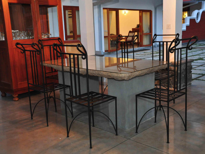 Food & Drinks 5, Villa Acres Green, Baddegama