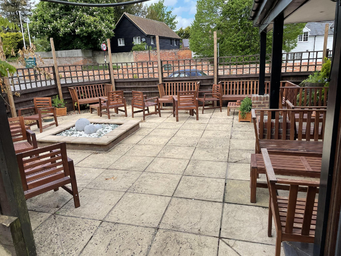 Others 2, The Swan Inn, West Berkshire