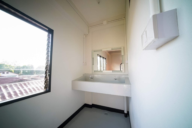 Bathroom 2, Saiyud hostel maehongson , Muang Mae Hong Son