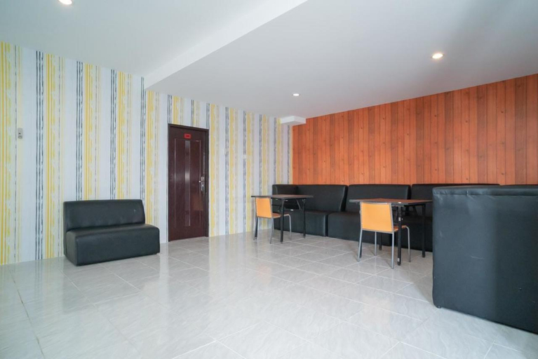 Public Area 3, RedDoorz Plus near ITC Cempaka Mas 2, North Jakarta