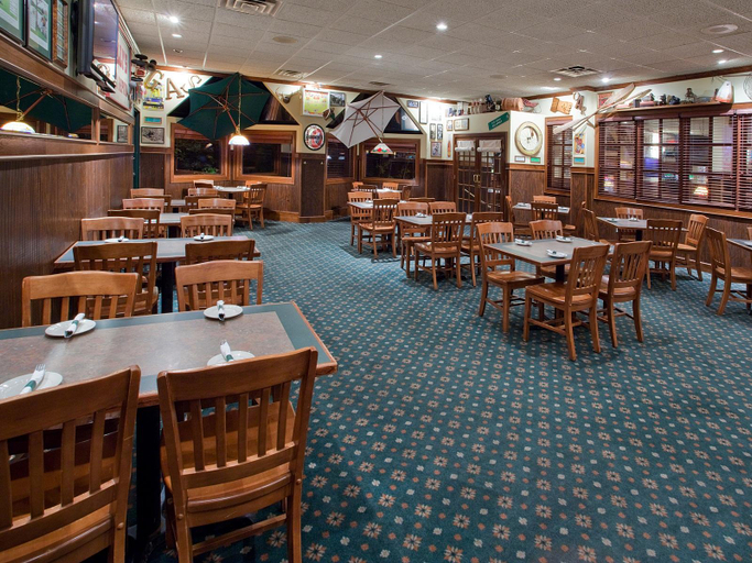 Food & Drinks 5, Holiday Inn Express BIG RAPIDS by IHG, Mecosta