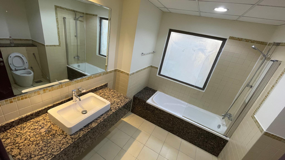 Bathroom, Business Backpackers JBR, Dubai