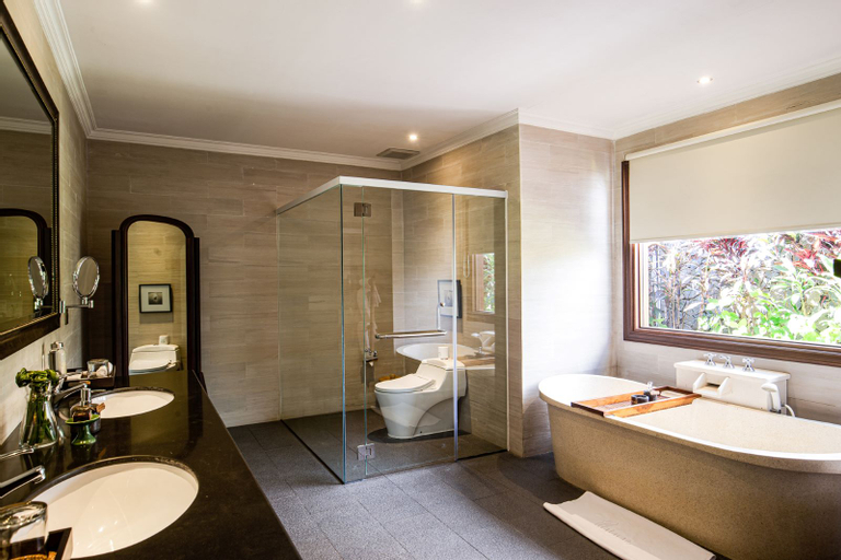Bathroom 11