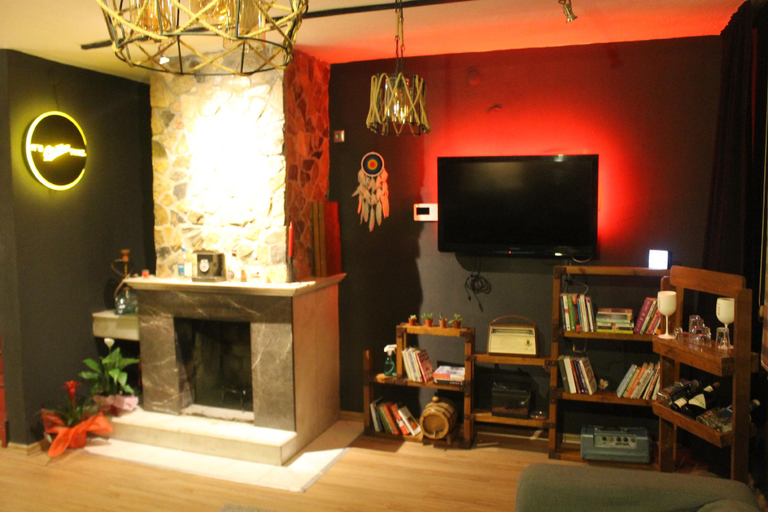 Others 4, Aden Room, Merkez