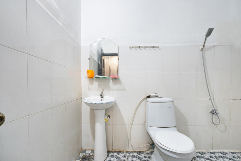 Bathroom 3, Khách Sạn Tràng An, Thủ Dầu Một