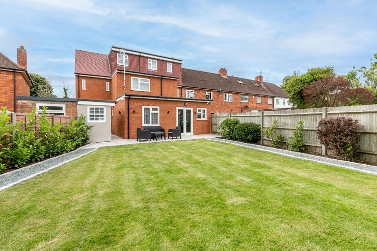 Exterior & Views, Maple Lodge, Wokingham
