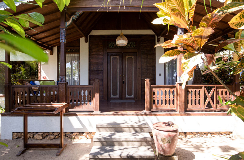 Exterior 9