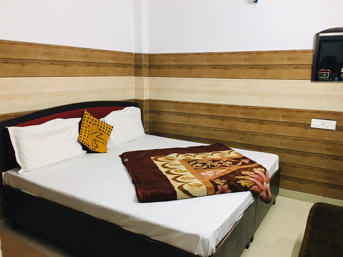 Bedroom 3, Hotel Govardhan Palace, Hardwar