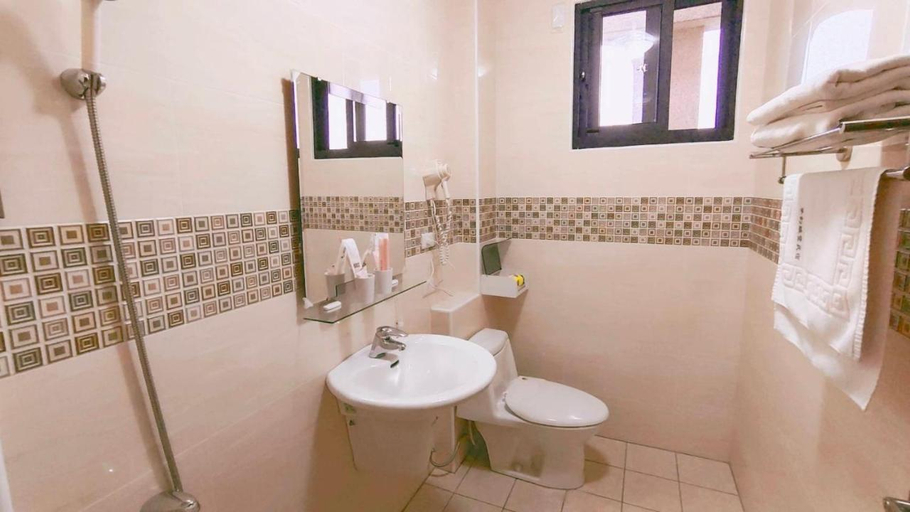 Bathroom 1, A Whole Lifetime, Hualien