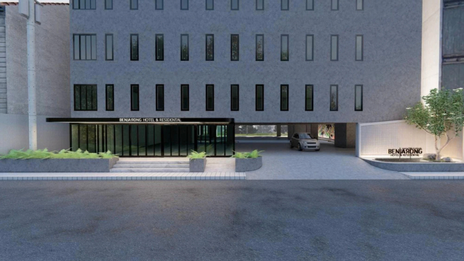 Exterior & Views 29