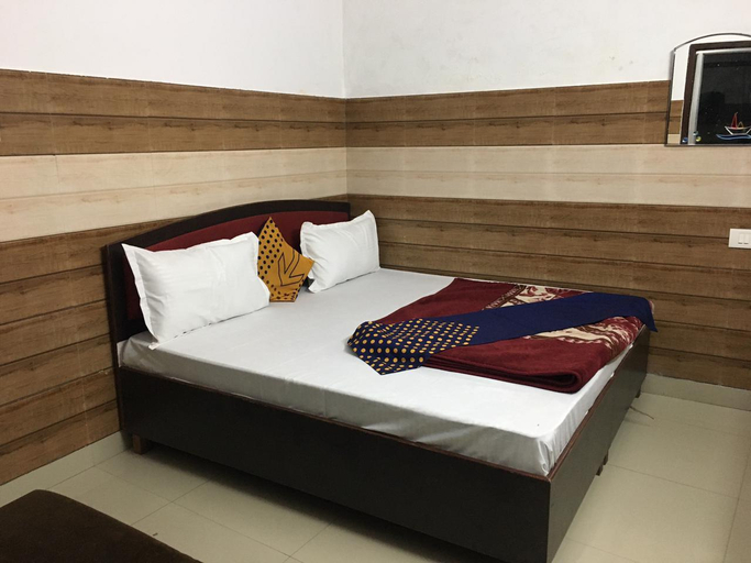 Bedroom 4, Hotel Govardhan Palace, Hardwar