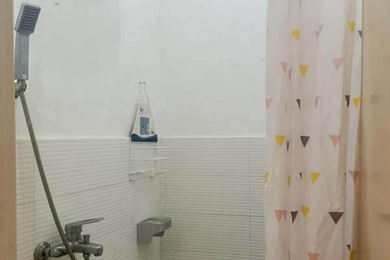 Bathroom 3, MARINA GUEST HOUSE SYARIAH Mitra RedDoorz, Majalengka