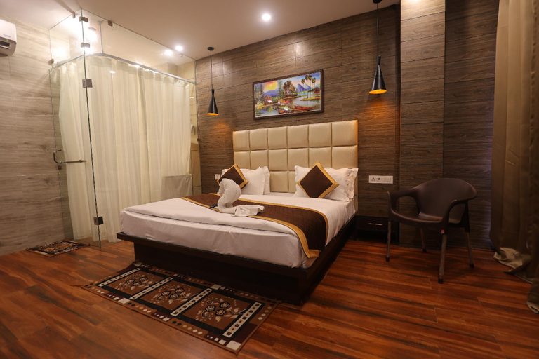 Bedroom 2, Hotel Siya Ram Haridwar, Dehradun