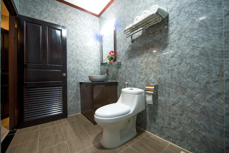 Bathroom 4, Vang Vieng Freedom Star Hotel, Vangvieng