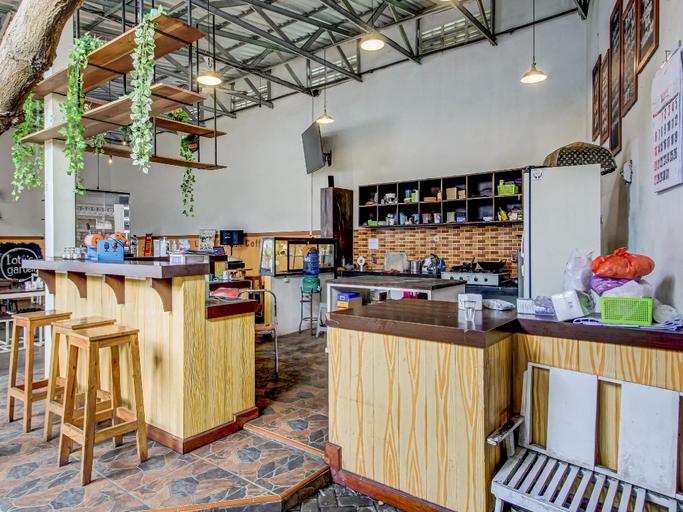 Food & Drinks 3, Collection O 90961 Lotu's Garden Syariah, Tulungagung