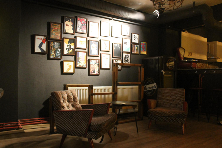 Food & Drinks, Aden Room, Merkez
