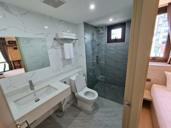 Bathroom 18