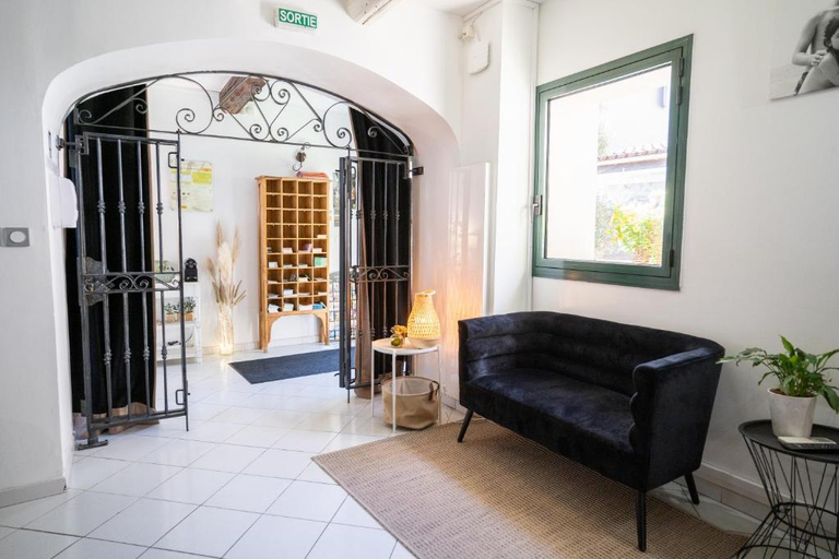 Public Area 2, Logis Hotel la Feniere, Bouches-du-Rhône