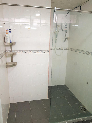 Bathroom 3, *Great* Location BUKIT BINTANG 2 Bedroom Apartment, Kuala Lumpur