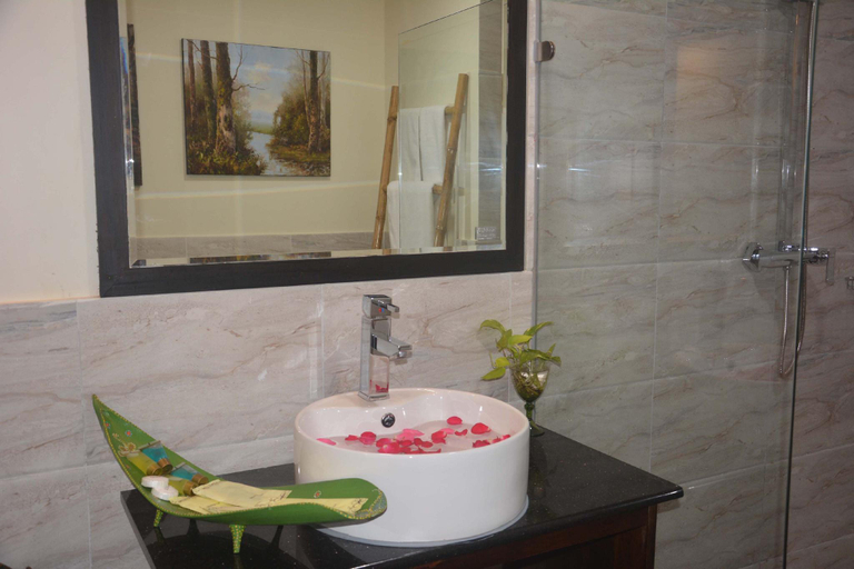 Bathroom 5, Bagan Beautyland Hotel, Myingyan
