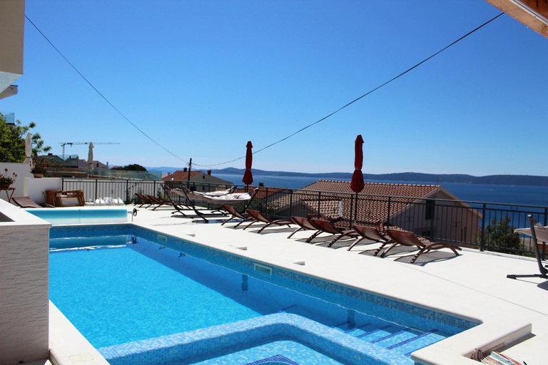 Others 2, Pool side apt w/ sea view-jacuzzi & spacious deck, Trogir